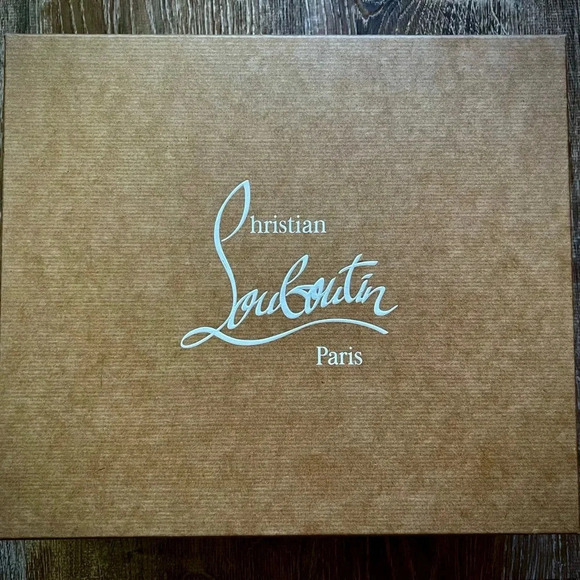 Christian Louboutin

Sporty Kate Booty 80MM Patent Leather Boots NIB - Picture 9 of 10